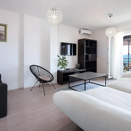 Sunset Apartment *