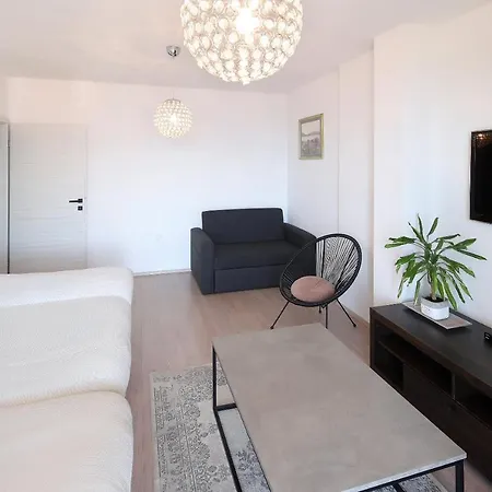 Sunset Apartment *