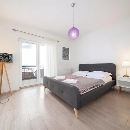 Sunset Apartment *